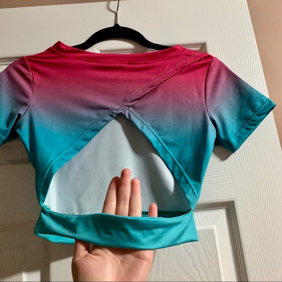 Workout Crop Top with Back Cutout - Picture 4 of 4